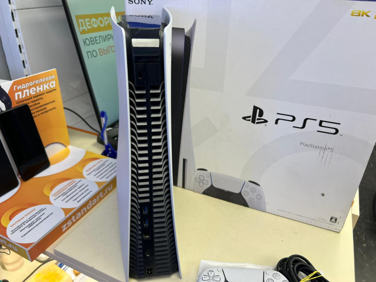 Игровая приставка PlayStation 5 825Gb (С дисководом)