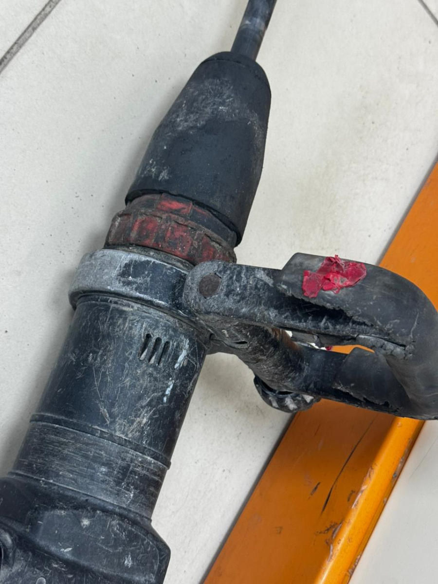 Отбойный молоток Makita HM1202C