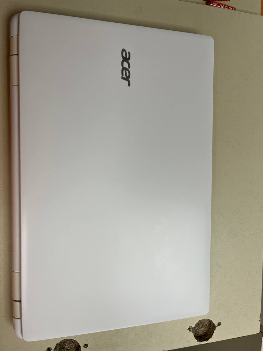 Ноутбук Acer v3-572; Core i3-4005U, GeForce 820M, 8 Гб, 256 Гб, Нет