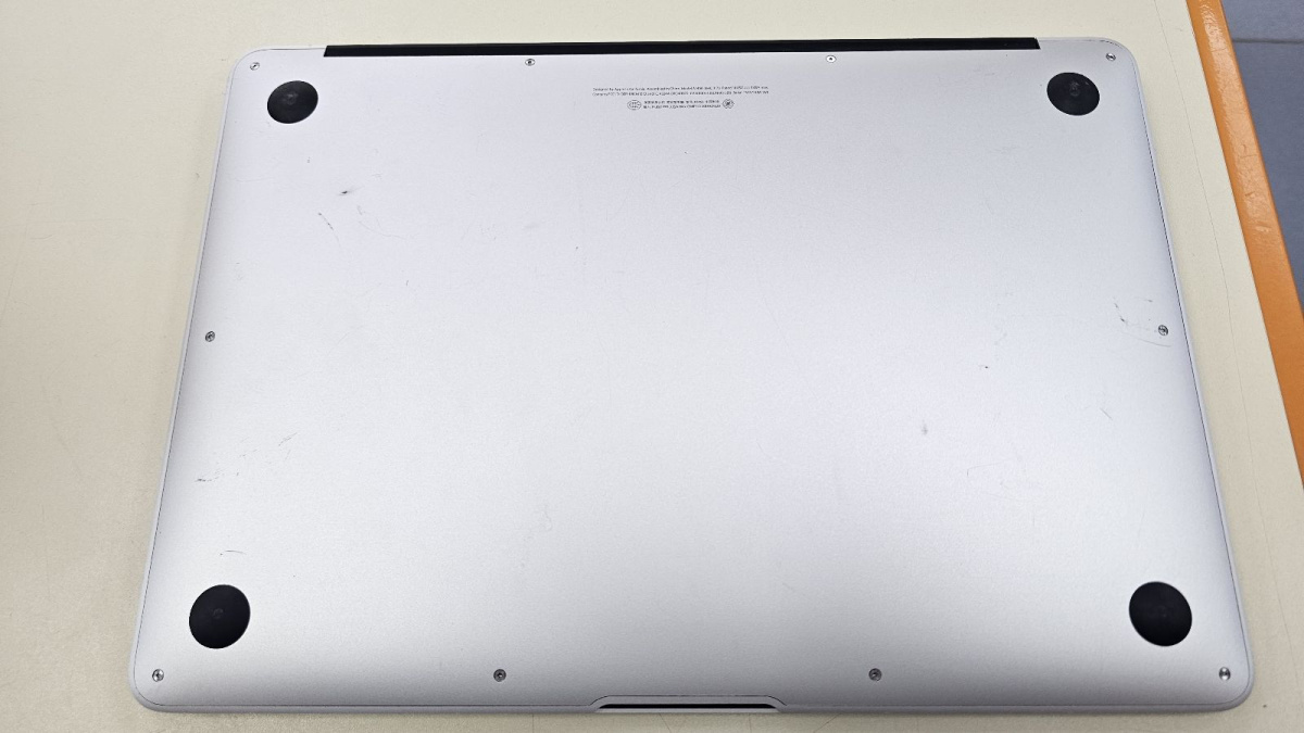 Ноутбук Apple MacBookAir i5-13 дюймов(2017) A1466
