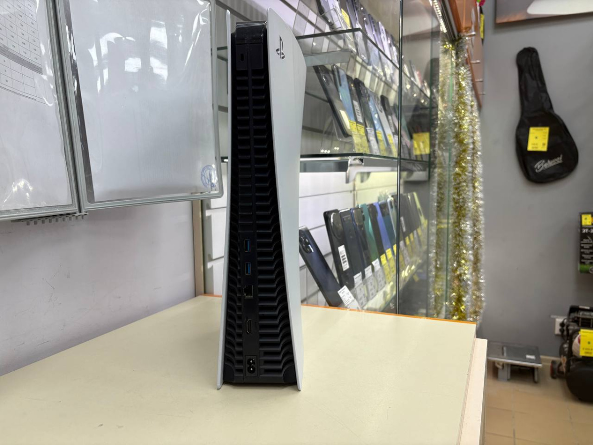 Игровая приставка PlayStation 5 825Gb (С дисководом)