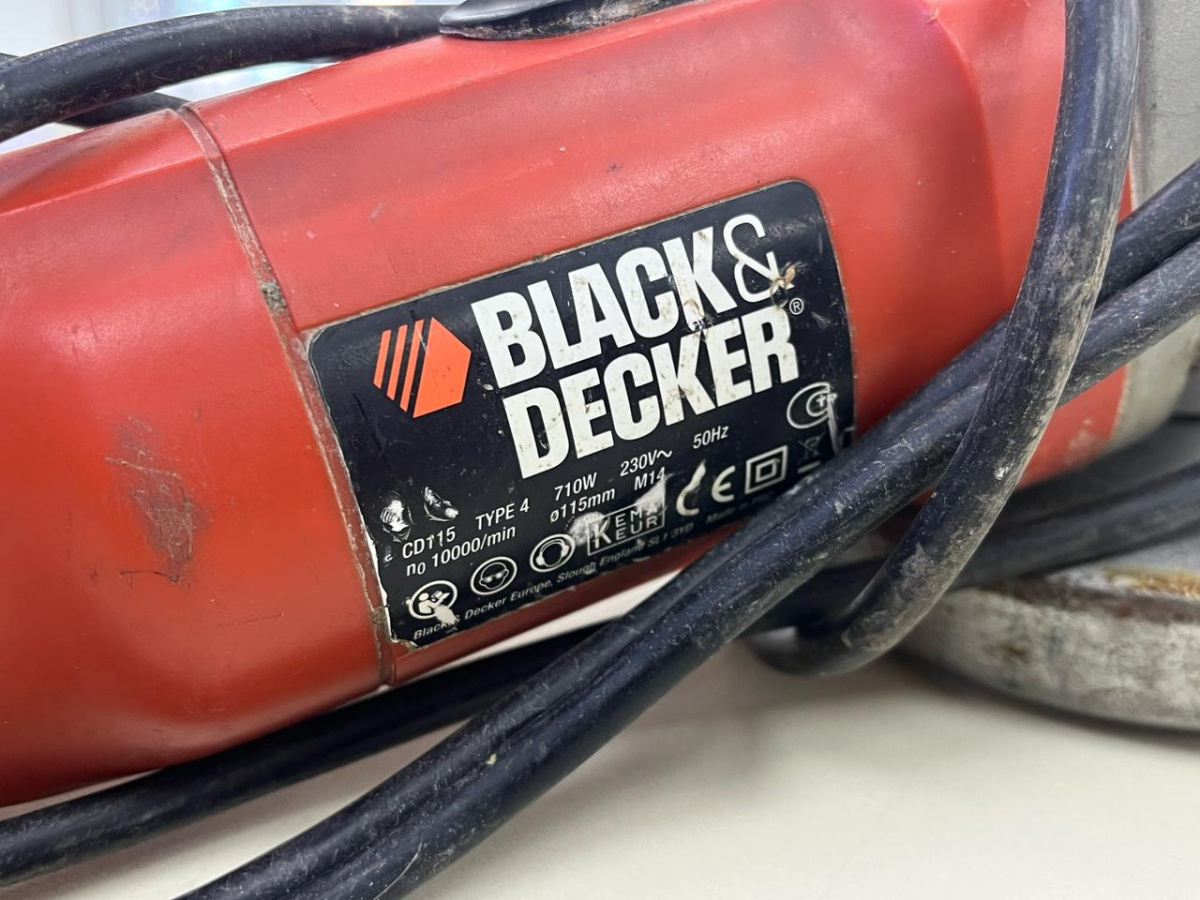 Угловая шлифмашина Black & Decker CD115