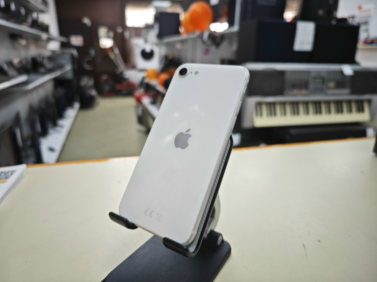 Смартфон Apple iPhone SE 2020 64Gb