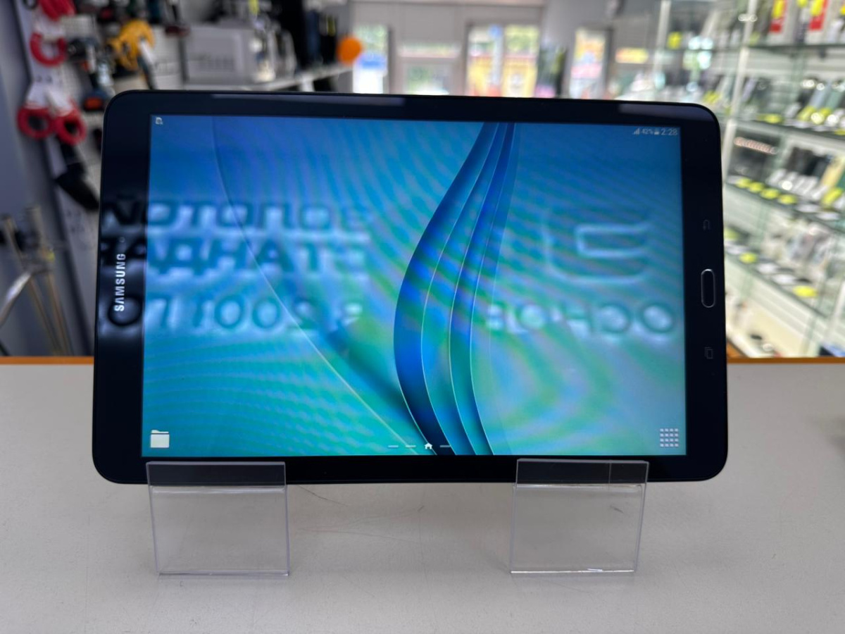 Планшет Samsung SM-T561