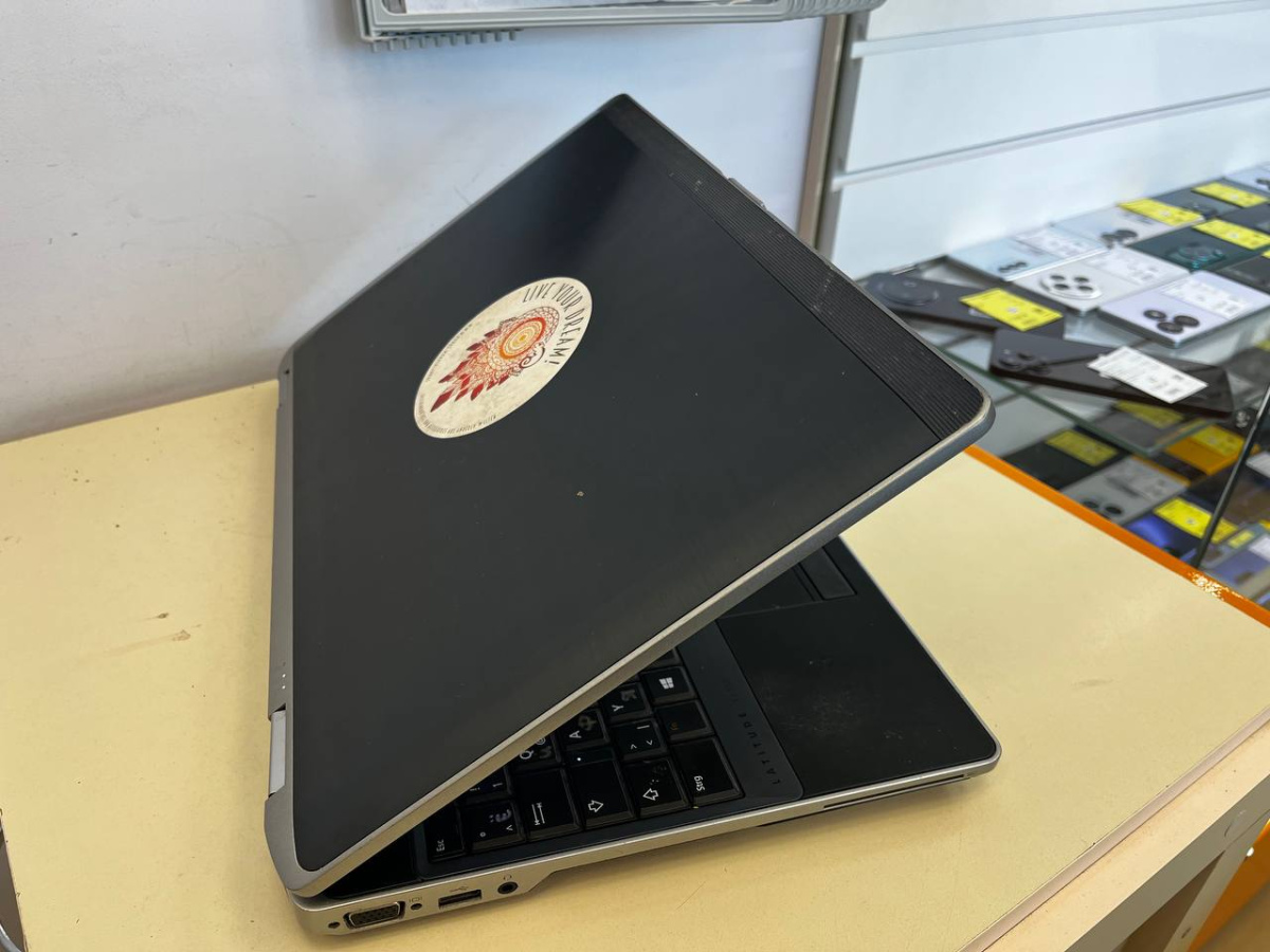 Ноутбук DELL; Core i5-3230M, Intel HD Graphics 4000, 4 Гб, 480 Гб, 650 Гб