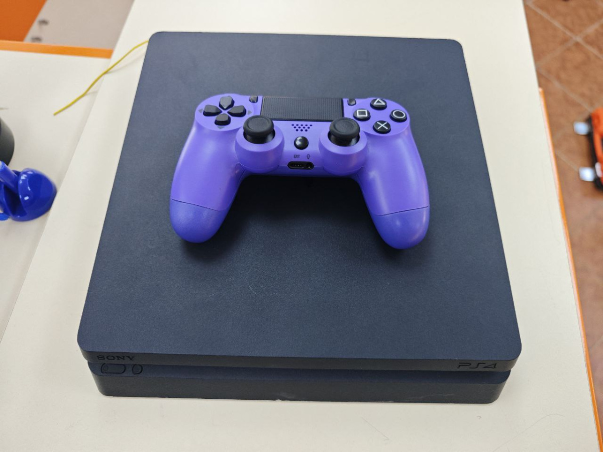 Игровая приставка PlayStation 4 Slim 1Tb Игровая приставка PlayStation 4 Slim 1Tb
