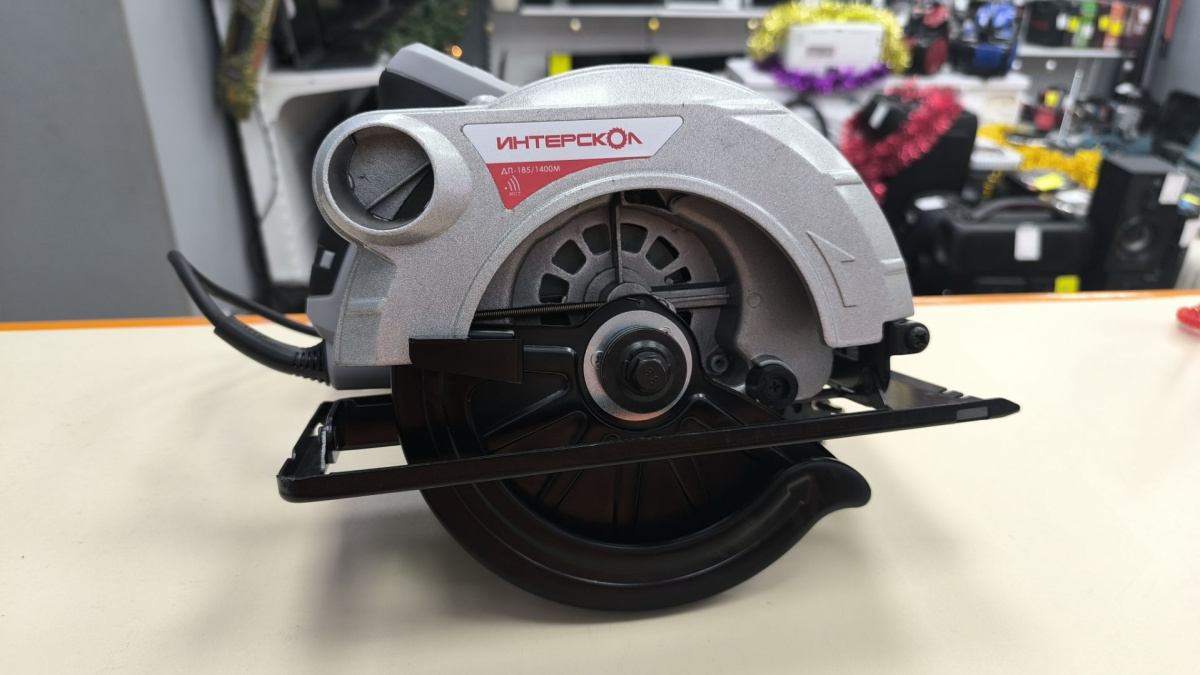 Дисковая пила Интерскол ДП-185/1400М (785.1.0.70)
