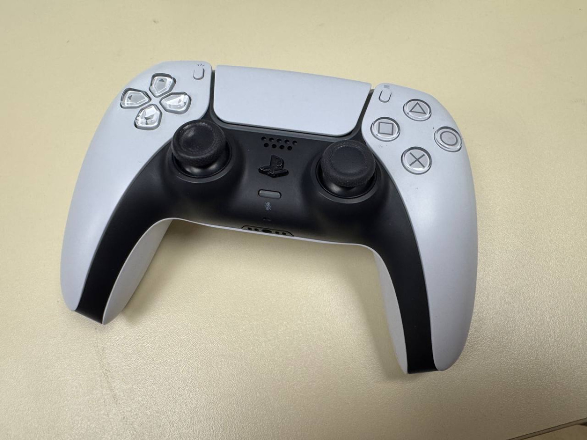 Игровая приставка PlayStation 5 825Gb (С дисководом)