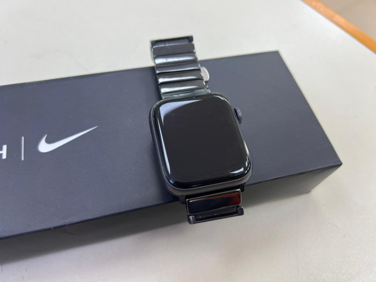 Смарт-часы Apple Watch Series 6 44 мм