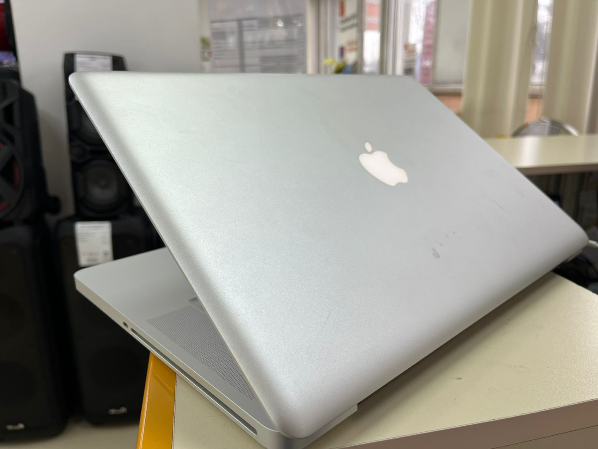 Ноутбук APPLE Macbook Pro 2010;