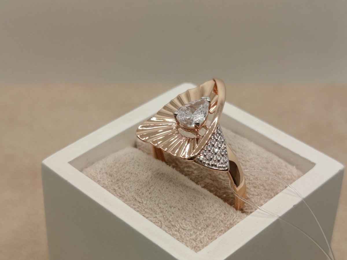 КОЛЬЦО С КАМНЯМИ (Au 585)