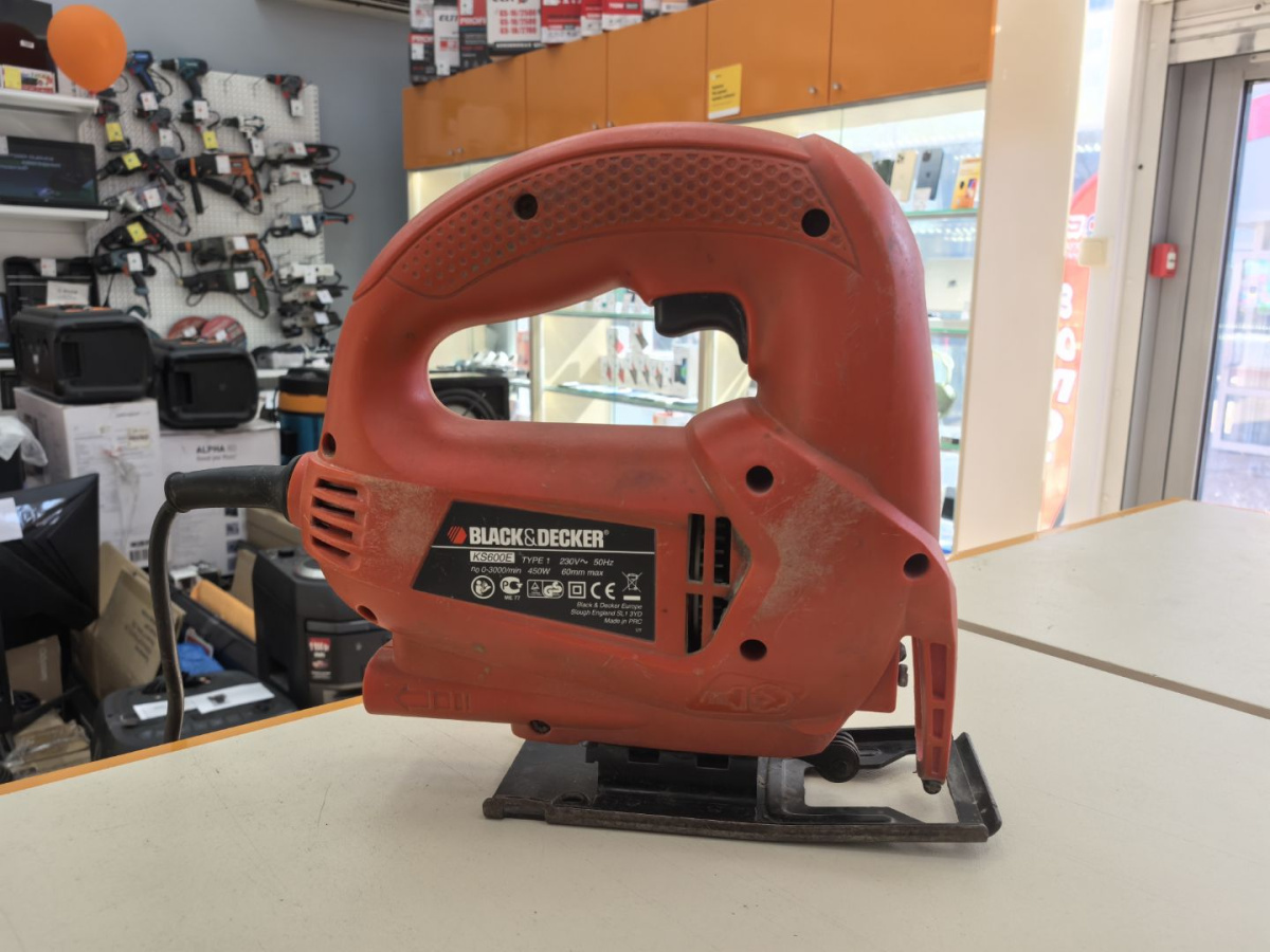 Лобзик Black & Decker KS600E