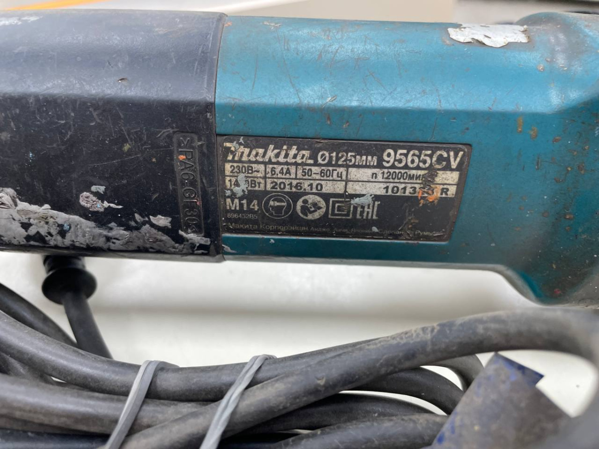 Угловая шлифмашина Makita 9565CV