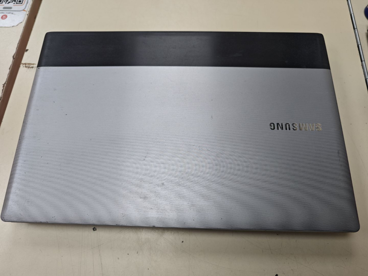 Ноутбук Samsung RV513; E-450, AMD Graphics, 3 Гб, Нет, 120 Гб