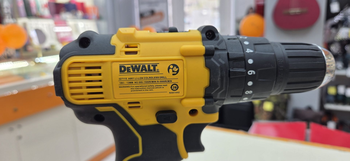 Шуруповерт Dewalt 18V XR;