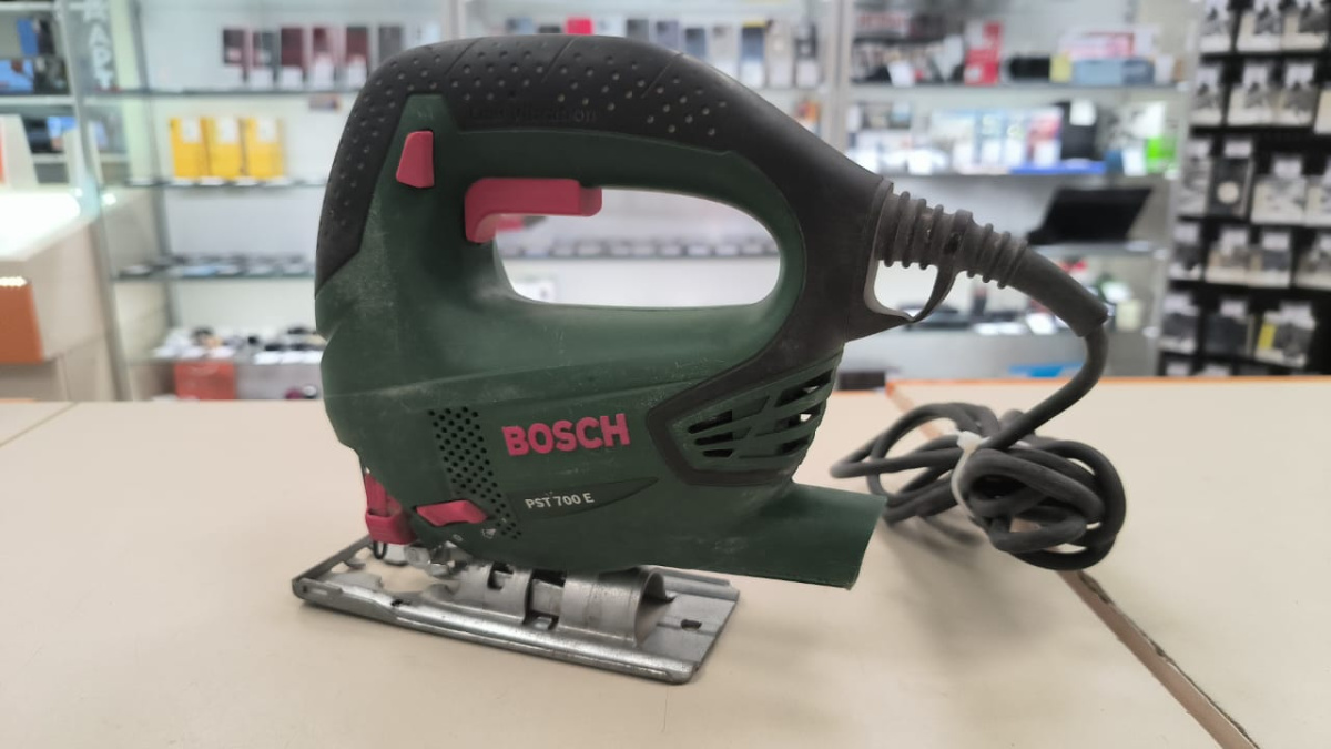 Лобзик Bosch PST 700E