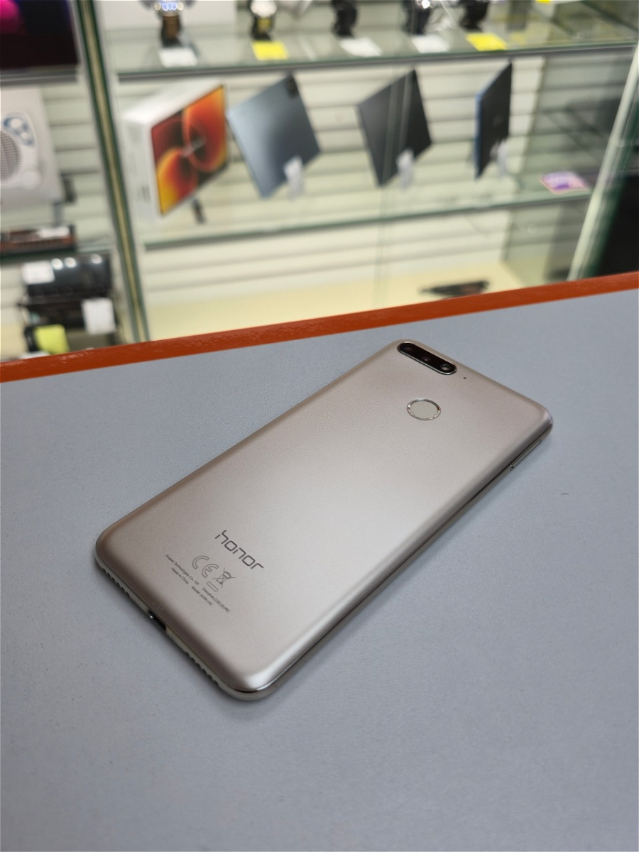 Смартфон Honor 7C 3/32
