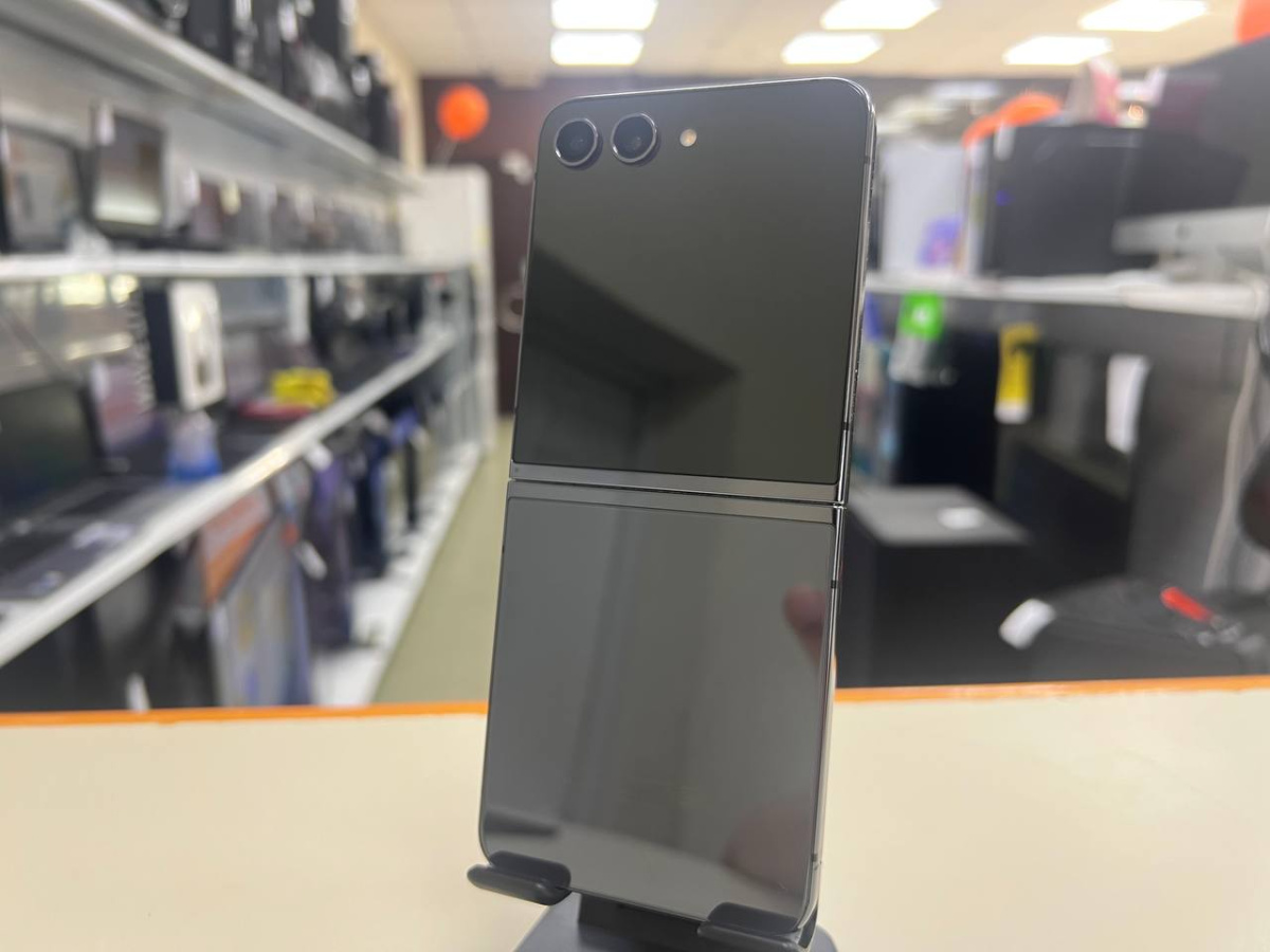 Смартфон Samsung Galaxy Z Flip 5 8/256