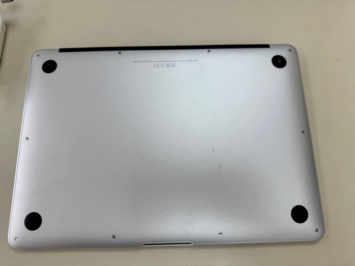 Ноутбук Apple MacBookAir i5-13 дюймов(2017) A1466