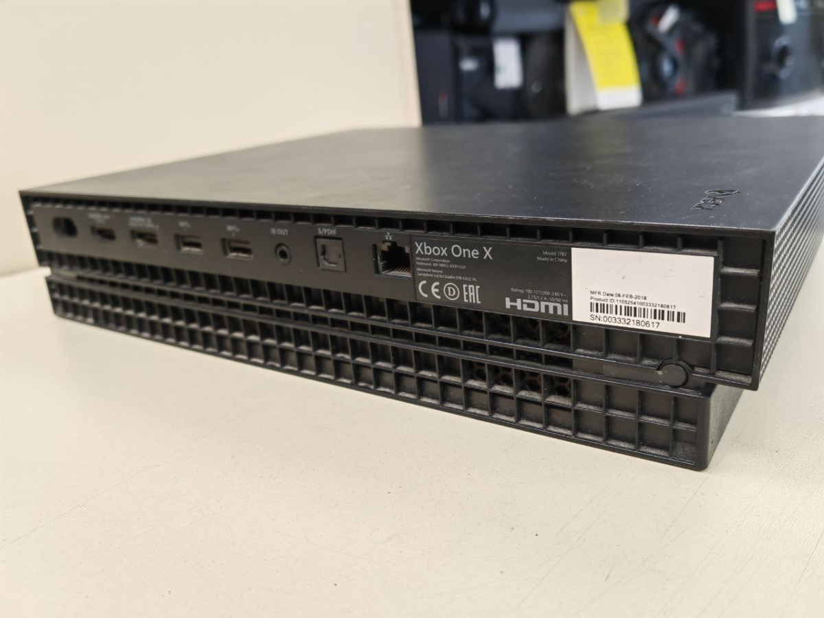 Игровая приставка Xbox One X 1Tb