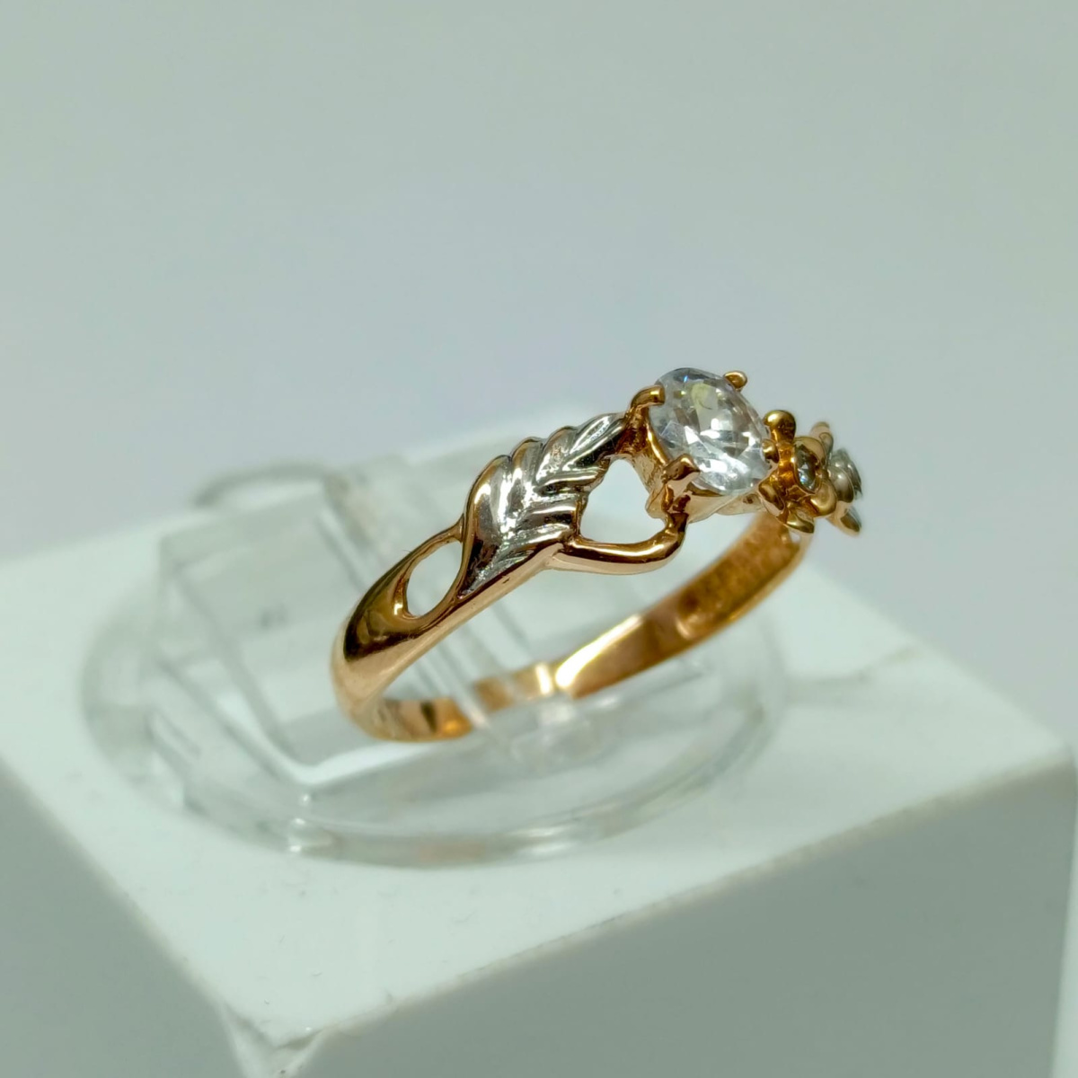КОЛКМИ585 КОЛЬЦО С КАМНЯМИ (Au 585)