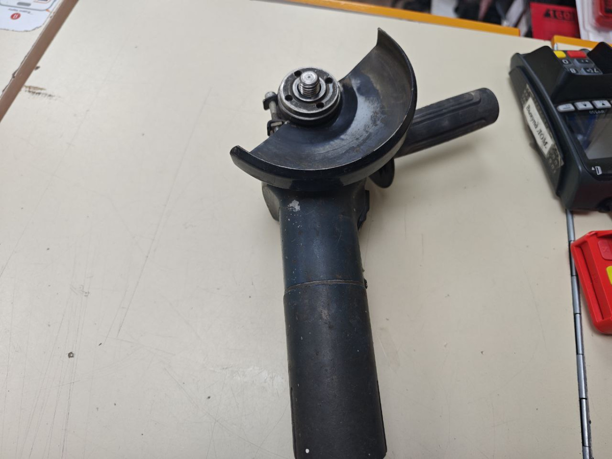 Угловая шлифмашина Bosch CWS 660