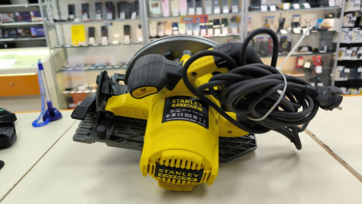 Дисковая пила Stanley FME-301