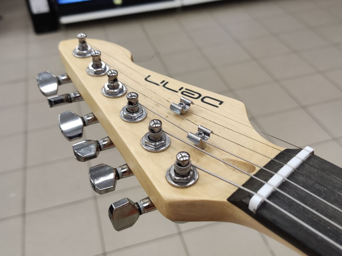 Электрогитара Denn ST100BK