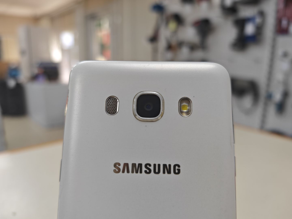 Смартфон Samsung Galaxy J5 2016 2/16