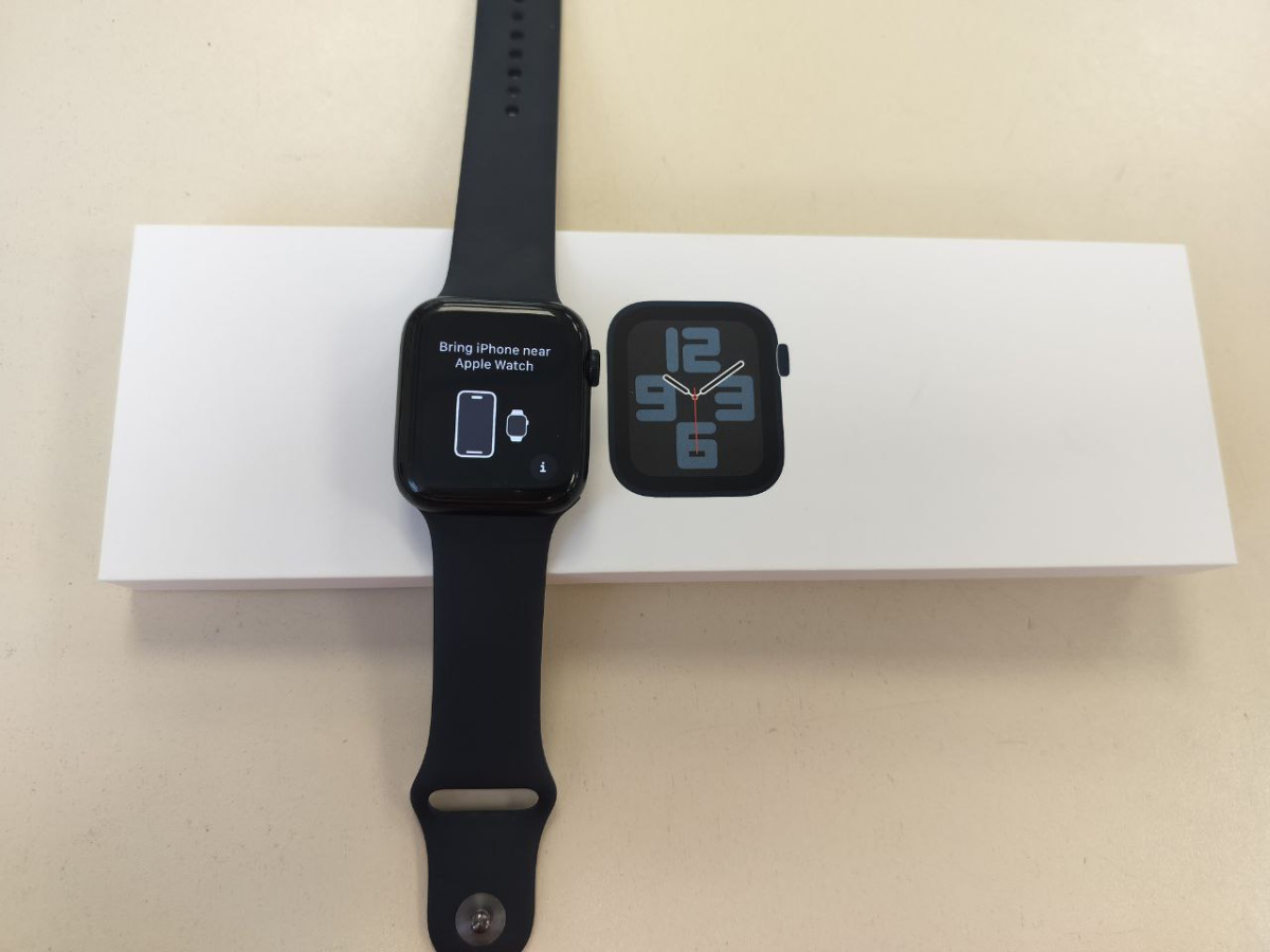 Смарт-часы Apple Watch SE 2022 44mm