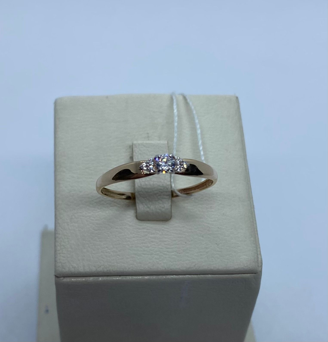 КОЛЬЦО С КАМНЯМИ (Au 585)