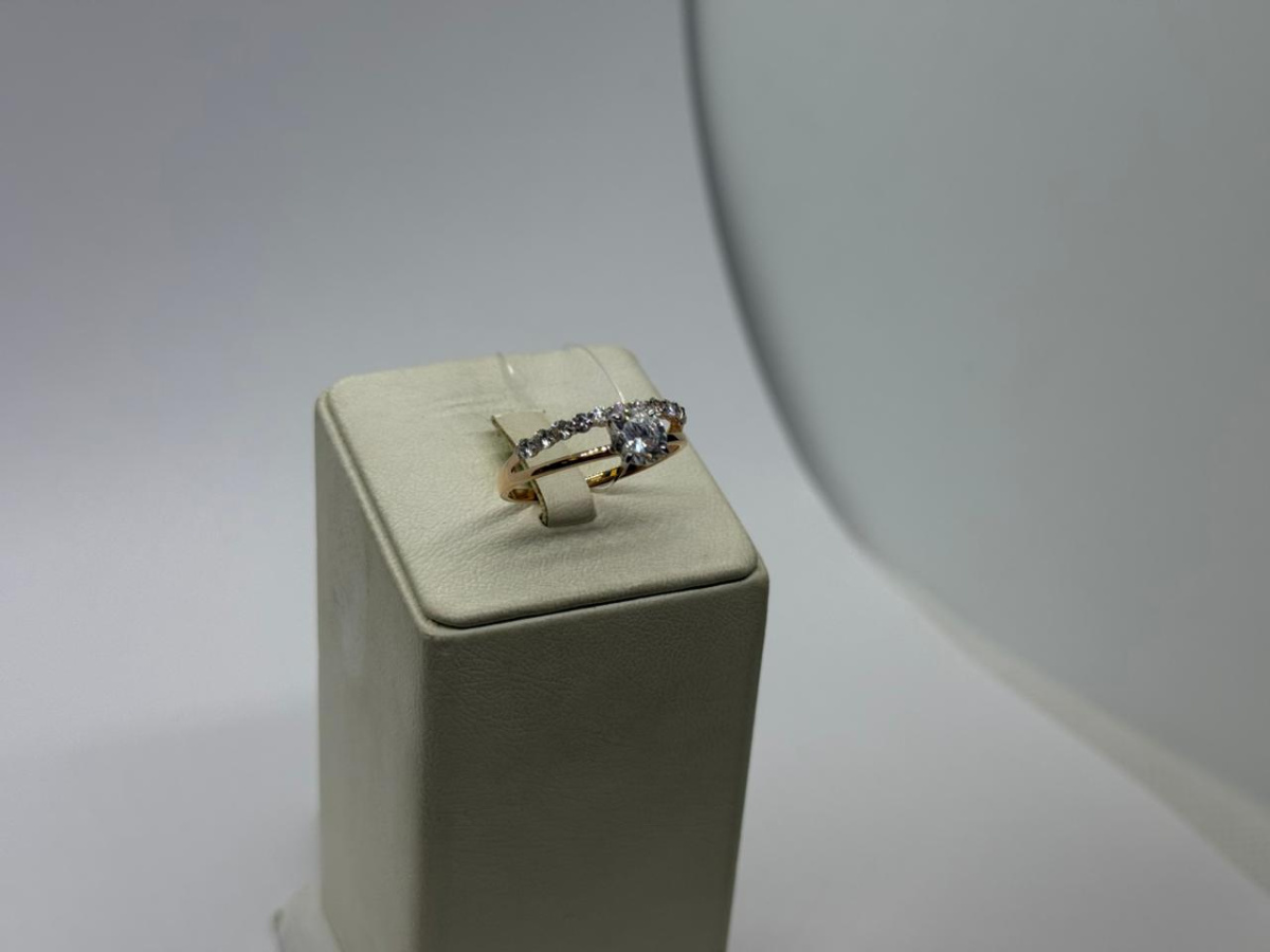 КОЛЬЦО С КАМНЯМИ (Au 585)