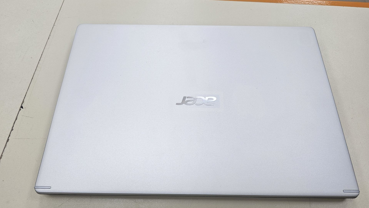 Ноутбук Acer; Core i5-1035G1, Intel UHD Graphics, 8 Гб, 240 Гб, Нет