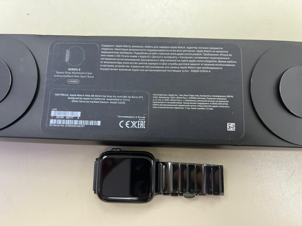 Смарт-часы Apple Watch Series 6 44 мм