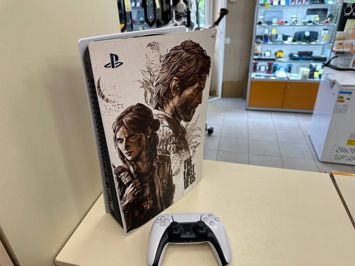 Игровая приставка PlayStation 5 825Gb (С дисководом)