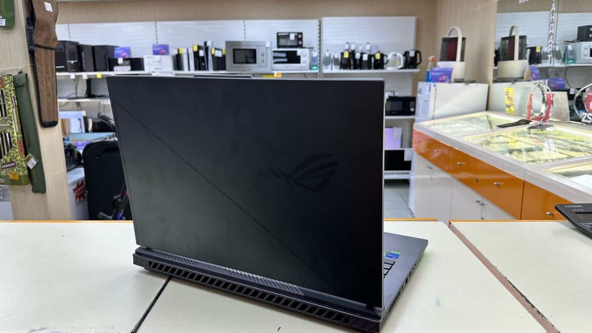 Ноутбук ASUS ROG Strix G18 G814JI; i7-13650HX, GeForce RTX 4070, 32 Гб, 1 Tb, Нет