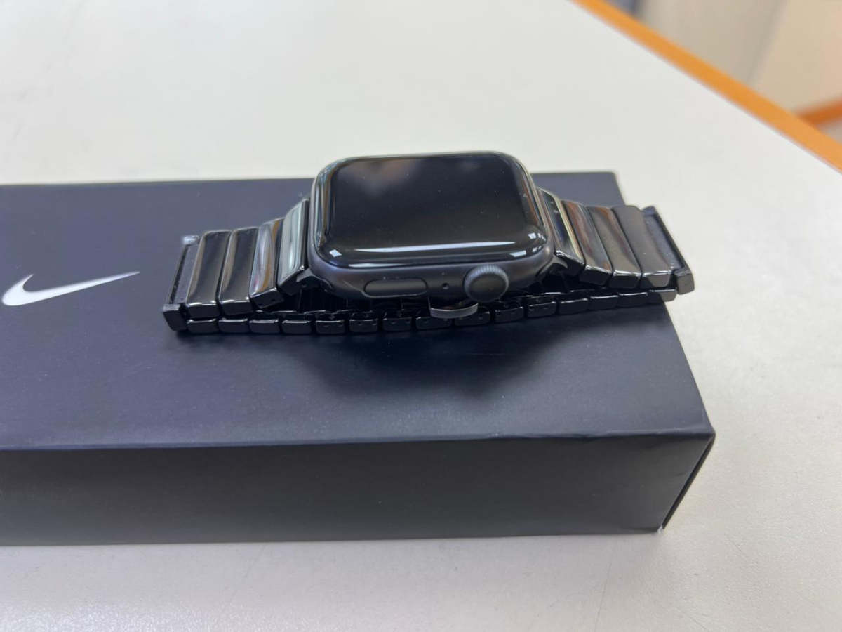Смарт-часы Apple Watch Series 6 44 мм