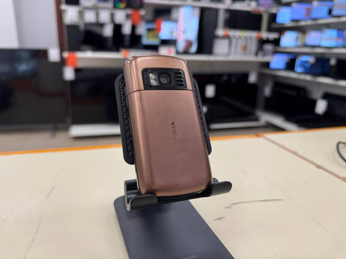 Смартфон Nokia C6-01