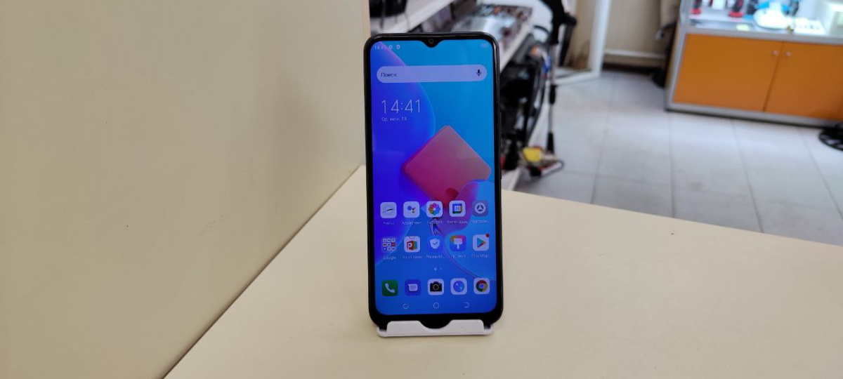 Смартфон Tecno Spark 8C 4/64