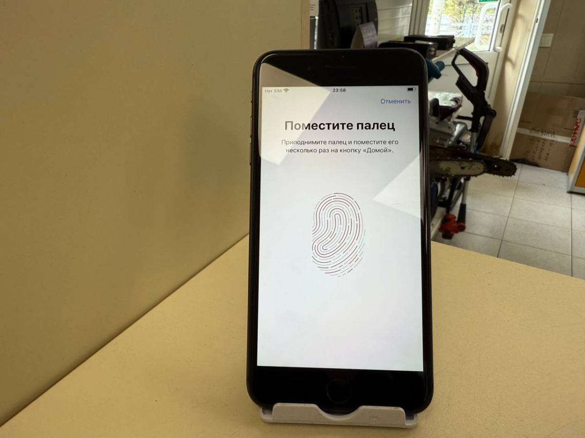 Смартфон Apple iPhone 8 Plus 64Gb