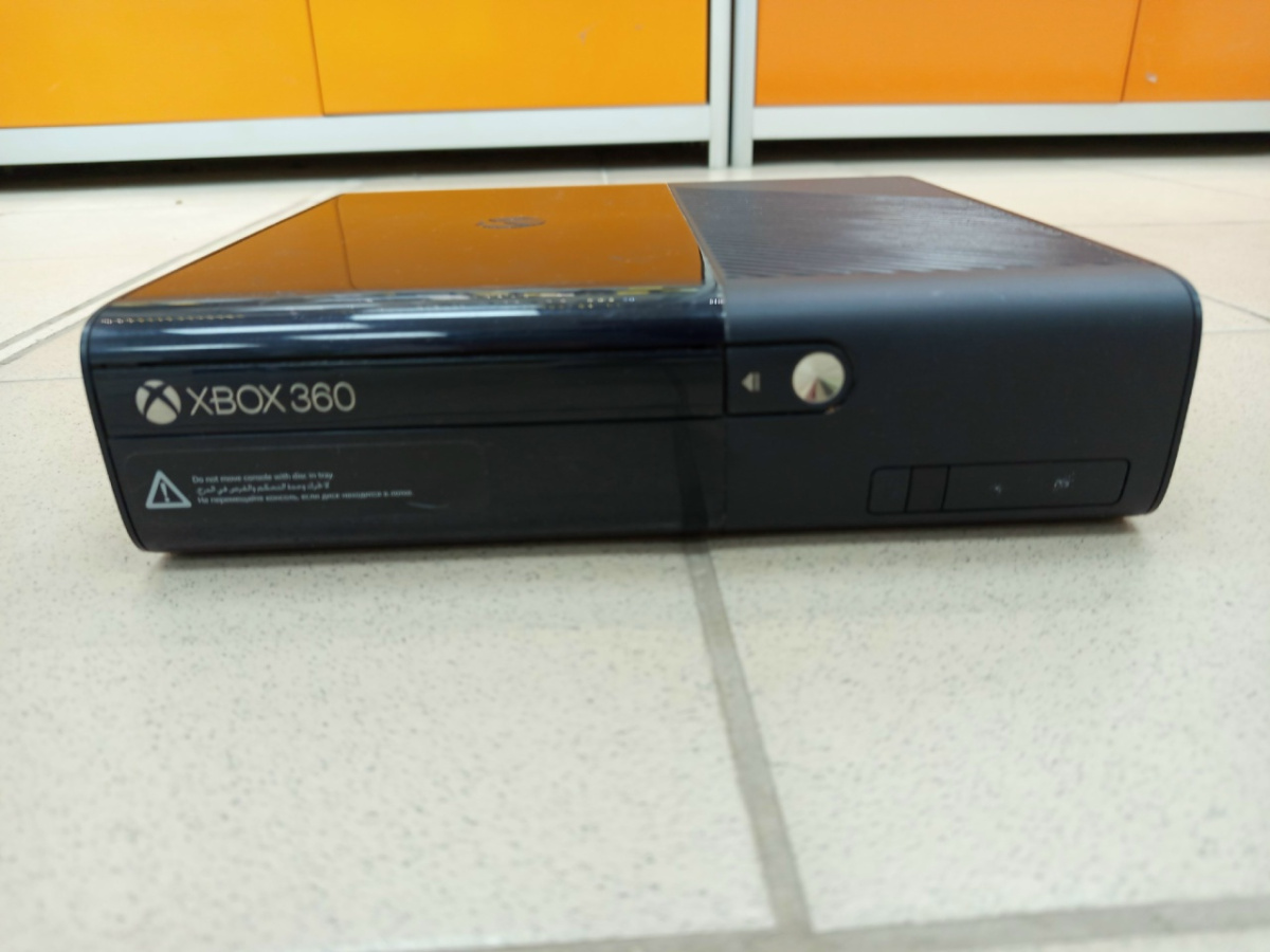 Игровая приставка Xbox 360 E