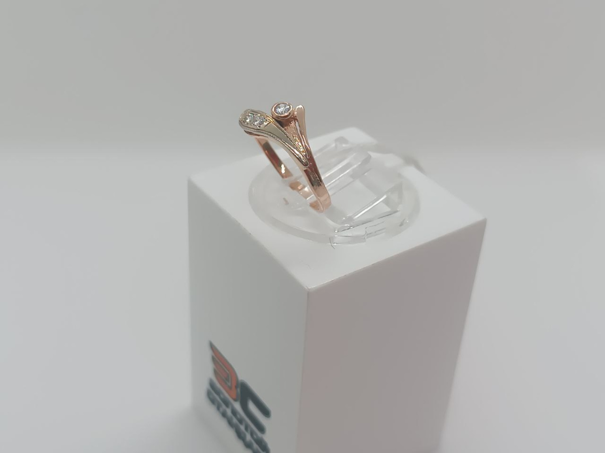 КОЛЬЦО С КАМНЯМИ (Au 585)