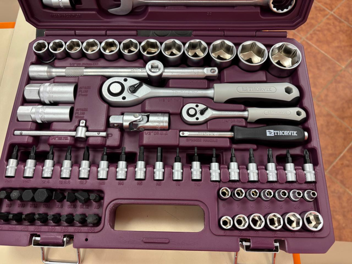 Набор инструментов Thorvik TS082 универсальный 1/4, 1/2 DR