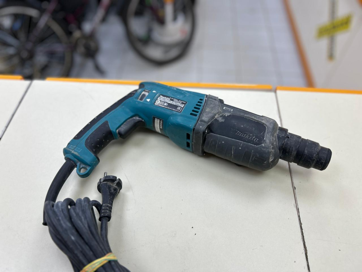 Перфоратор Makita HR 2470