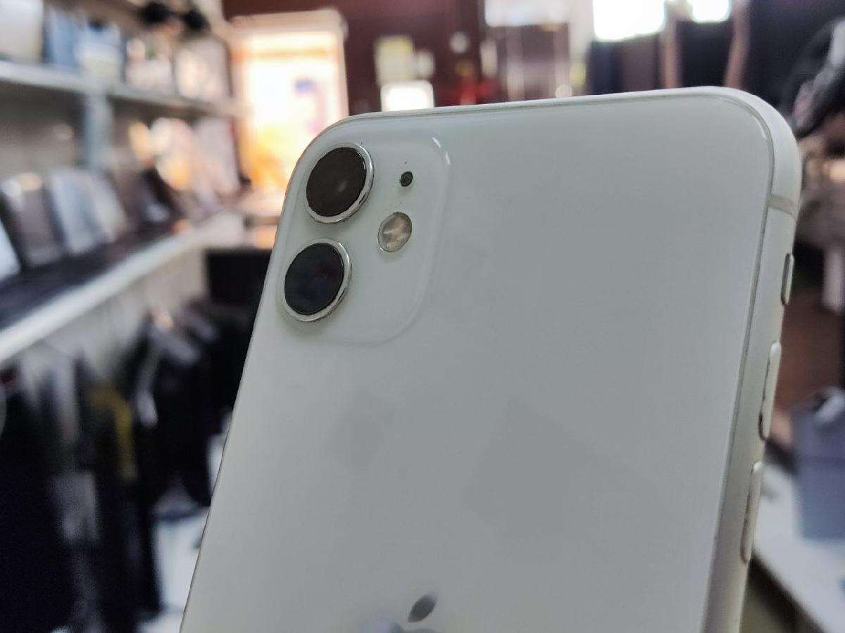 Смартфон Apple iPhone 11 64Gb Смартфон Apple iPhone 11 64Gb